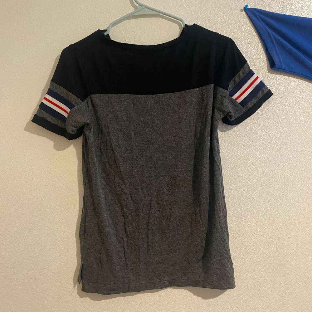 ⭐️Gray Shirt 👕 - Picture 4 of 4